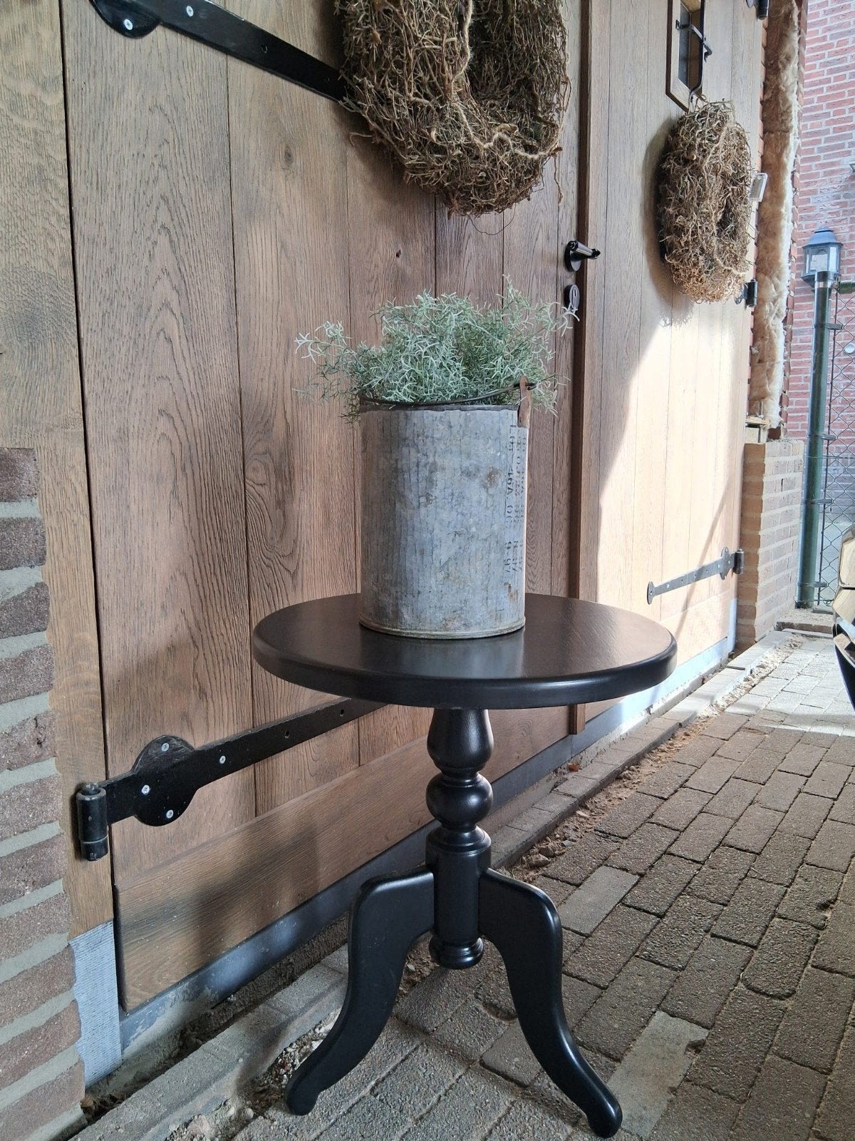 Elegante Zwarte Bijzettafel met Ronde Bovenkant, Ophalen, Modern, Klassiek, Minder dan 55 cm, Gebruikt