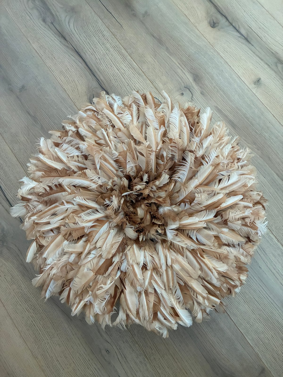 Juju Hat - Wanddecoratie van veren, Huis en Inrichting, Woonaccessoires | Wanddecoraties, Beige, Ophalen of Verzenden, Zo goed als nieuw