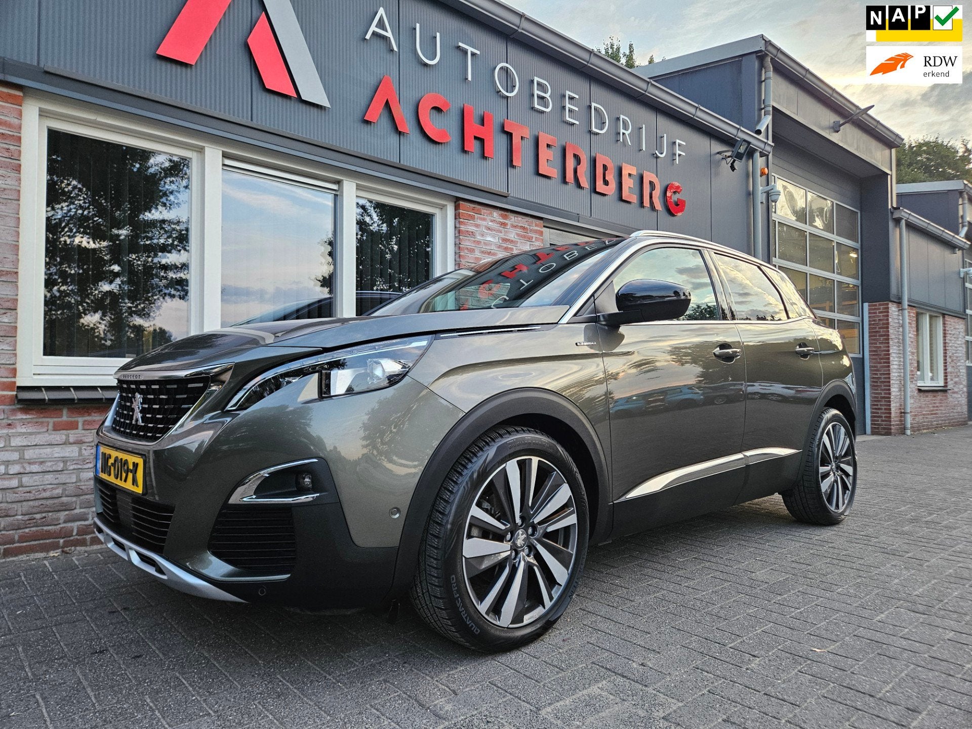 Peugeot 3008 1.2 PureTech GT Line Panorama/Schuifdak! LED! L, Gebruikt, Euro 6, 1199 cc, Leder en Stof