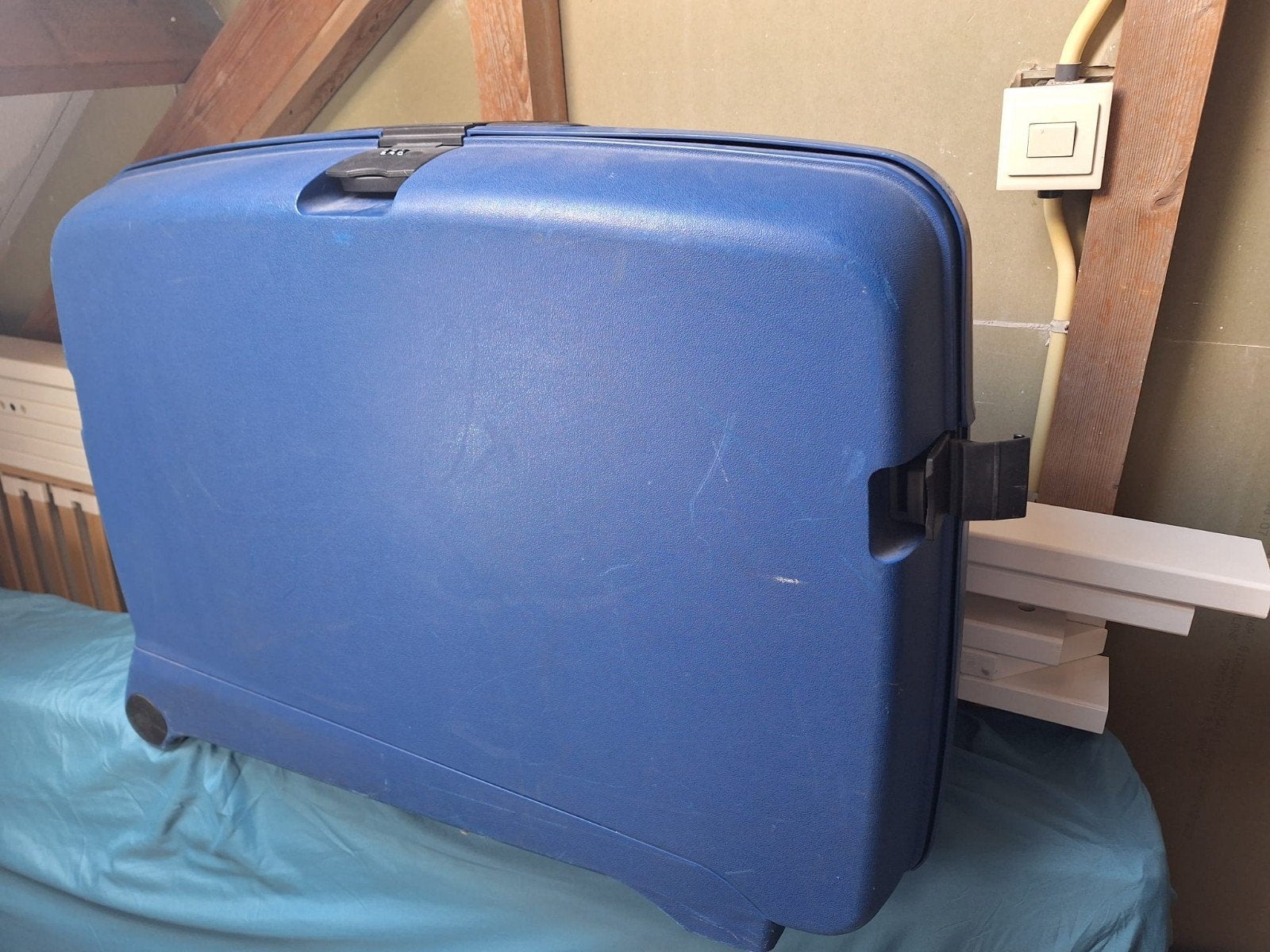 Carlton Koffer - Blauw, Hard Kunststof met Slot en Wieltjes, Gebruikt, Hard kunststof, 35 tot 45 cm, Ophalen