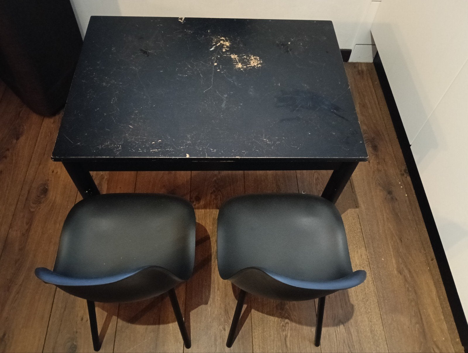 kinder tafel met 2 stoelen - tafel heeft verfbeurt nodig, Ophalen, Gebruikt