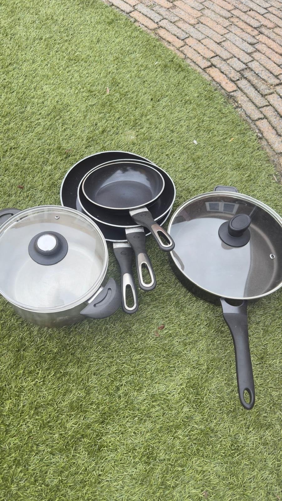 Pannenset gas: 3 Masterchef steelpannen en merkloze pannen, Ophalen, Met deksel, Pannenset, Zo goed als nieuw