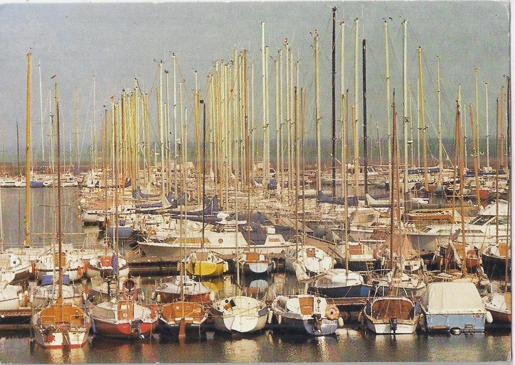 D90 Gelopen ansichtkaart Breskens haven, Ophalen of Verzenden, 1980 tot heden, Gelopen, Zeeland