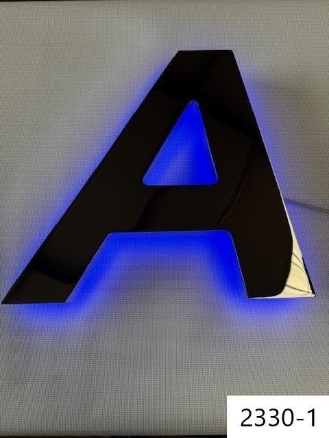 2330. Letters met verlichting / kleuren / letterlampen, Ophalen, Nieuw