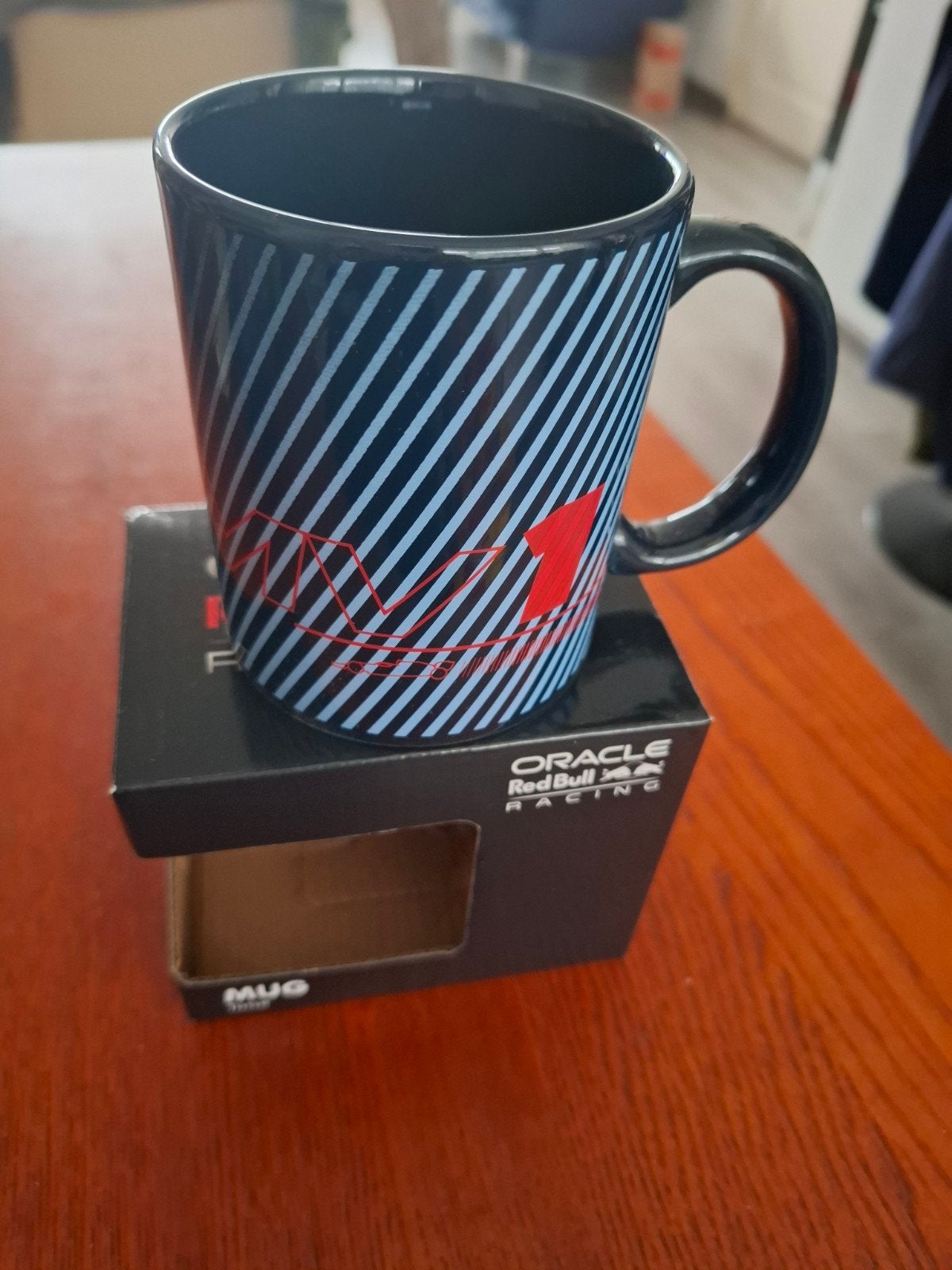 Oracle Red Bull Racing "MV1" Max Verstappen DeLuxe Beker, Ophalen of Verzenden, Nieuw, Overige stijlen, Kop(pen) en/of Schotel(s)