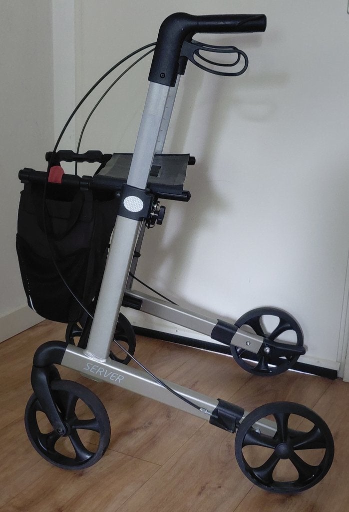 Rollator Merk: Server L + Boodschappen tas ( 7.4 kg ), Ophalen of Verzenden, Opvouwbaar, Zo goed als nieuw