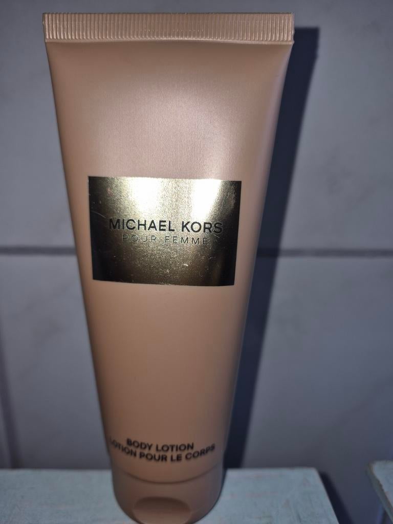 Michael kors bodylotion, Sieraden, Tassen en Uiterlijk, Uiterlijk | Parfum, Ophalen, Nieuw