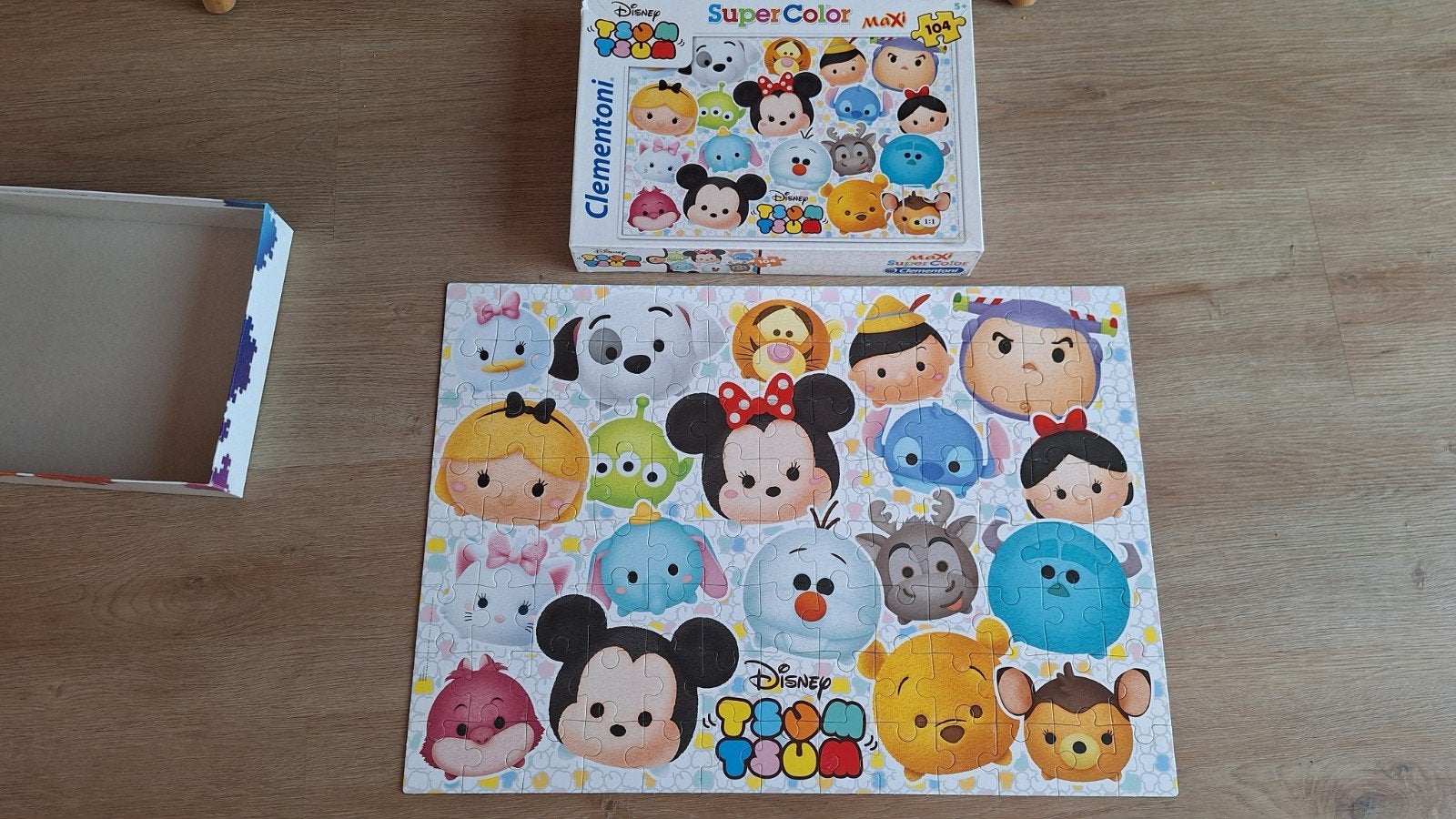 Disney Tsum Tsum SuperColor Maxi puzzel 104 stukjes, Ophalen, Meer dan 50 stukjes, Zo goed als nieuw, 6 jaar of ouder