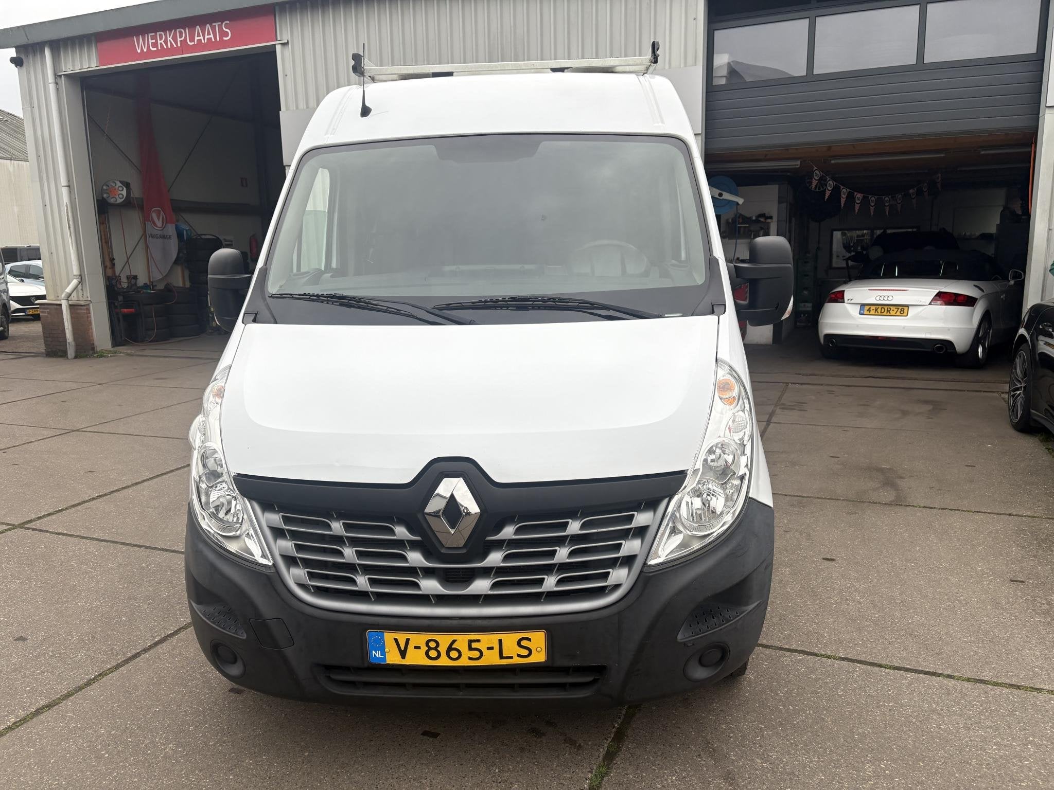 Renault Master T33 2.3 dCi L2H2 Airco, cruise, trekhaak, Stof, Gebruikt, Euro 6, 4 cilinders