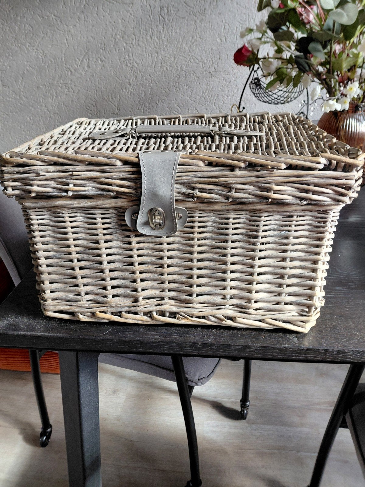 Grijze rieten picknickmand met vakverdeling, Ophalen of Verzenden, Nieuw, Zonder inhoud