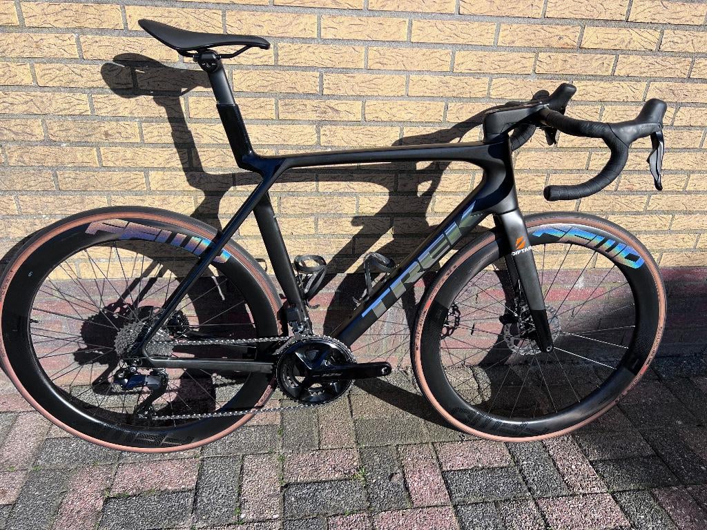 Trek Madone Gen 8 - FFWD Ryot 55 / 105 Di2, Carbon, Zo goed als nieuw, Meer dan 20 versnellingen, 53 tot 57 cm