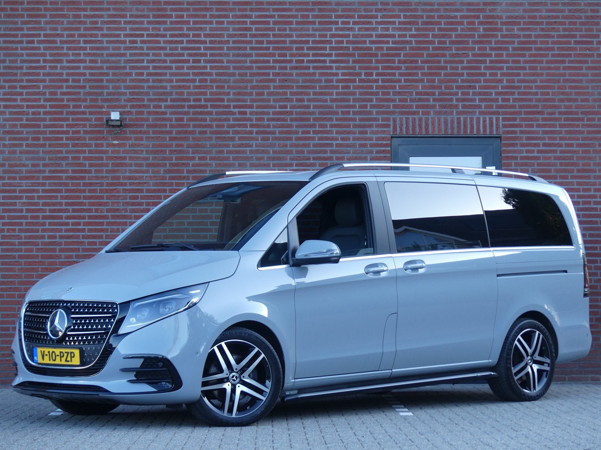 Mercedes-Benz V-Klasse 250d Lang AMG Dubbel Cabine LED/Leer/, Auto's, Bestelauto's, Achterwielaandrijving, Gebruikt, Euro 6, Bedrijf
