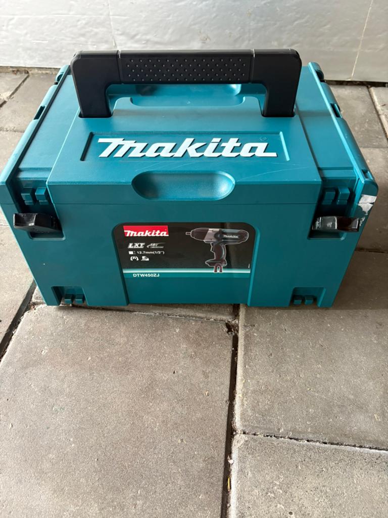 Makita DTW450RTJ 18V slagmoersleutel/oplader/ accu, Ophalen of Verzenden, Nieuw