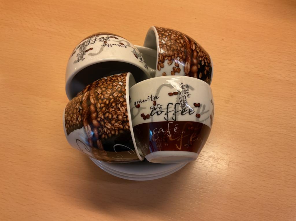 4 espresso kopjes met schoteltjes, Ophalen of Verzenden, Zo goed als nieuw, Overige stijlen, Kop(pen) en/of Schotel(s)