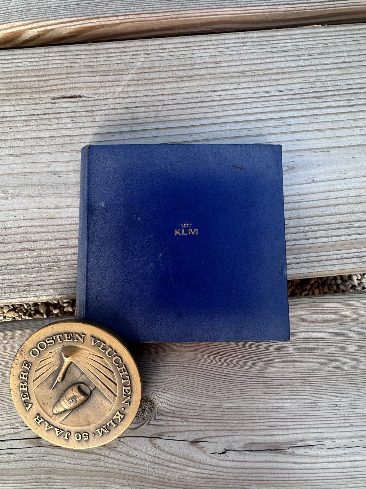 KLM 50 Jaar Verre Oosten Vluchten Medaille, Ophalen of Verzenden, Zo goed als nieuw
