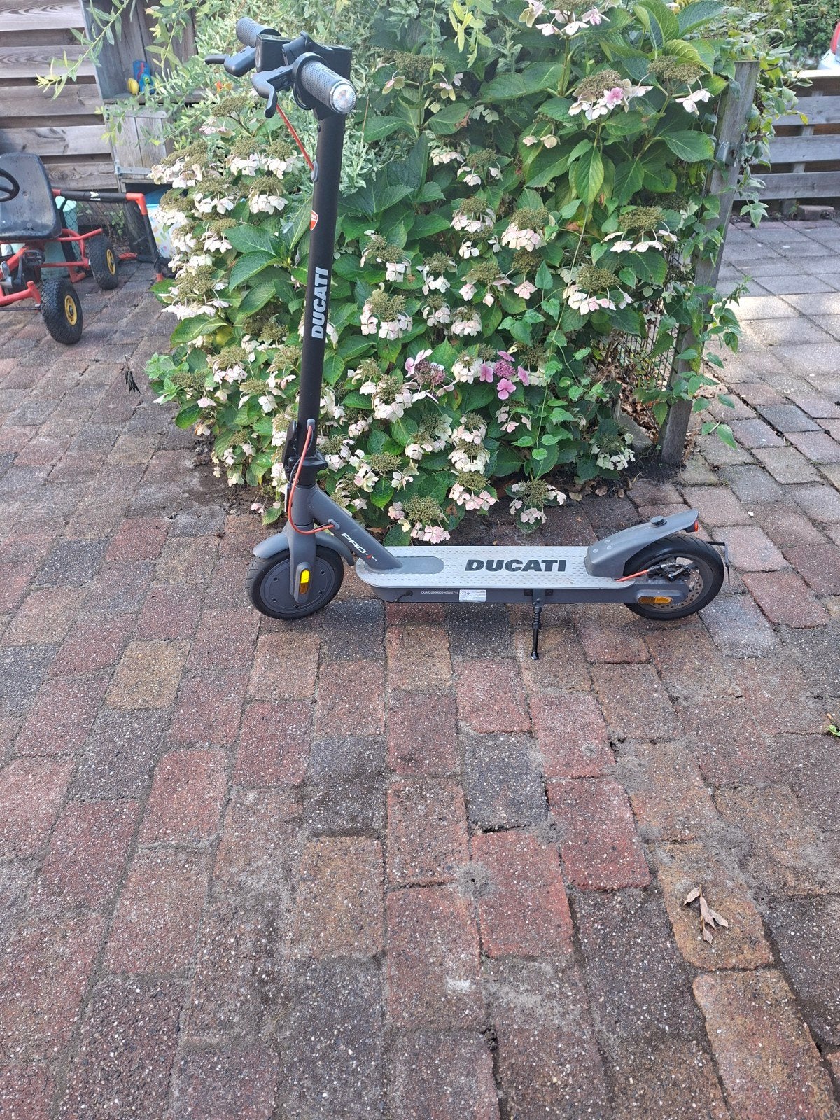 Ducati Pro-I Evo elektrische step - weinig gebruikt, Ophalen, Zo goed als nieuw, Elektrische step (E-scooter), Ducati