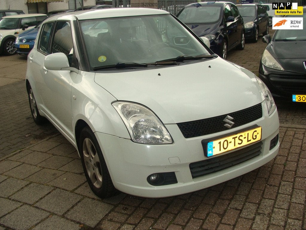 Suzuki Swift 1.3 Shogun 5 drs navi airco elek pak nap apk, Voorwielaandrijving, 965 kg, 400 kg, Origineel Nederlands