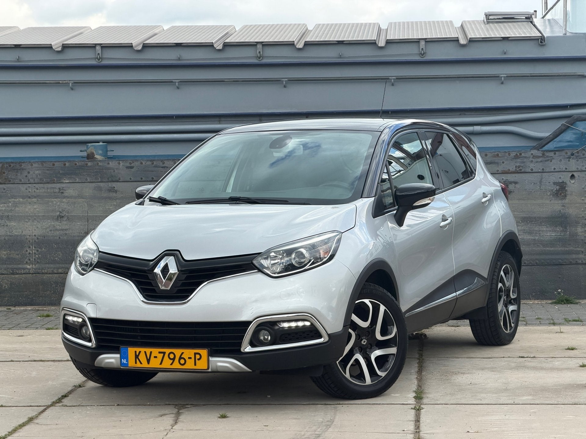 Renault Captur 0.9 TCe Xmod - Gris Platine/Noir Etoile - Led, Auto's, Voorwielaandrijving, 898 cc, Gebruikt, 49 €/maand