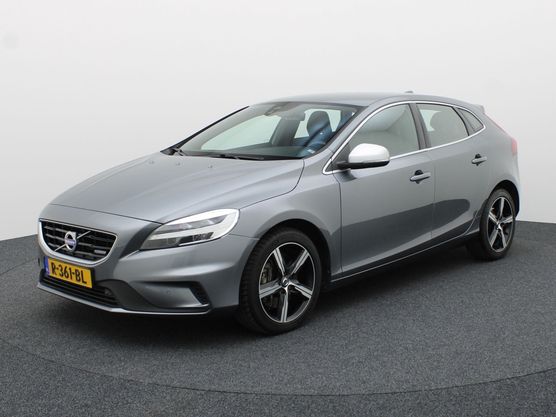 Volvo V40 1.5 T3 R-Design | Stoelverwarming | Navi | Prijs R, Auto's, 12 maanden, 4 cilinders, Bedrijf, 154 pk