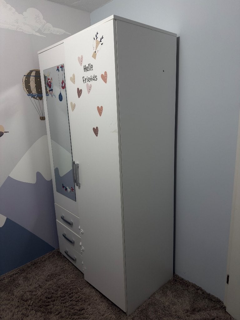 White neat wardrobe, Eikenhout, Zo goed als nieuw, Met lade(s), 150 tot 200 cm