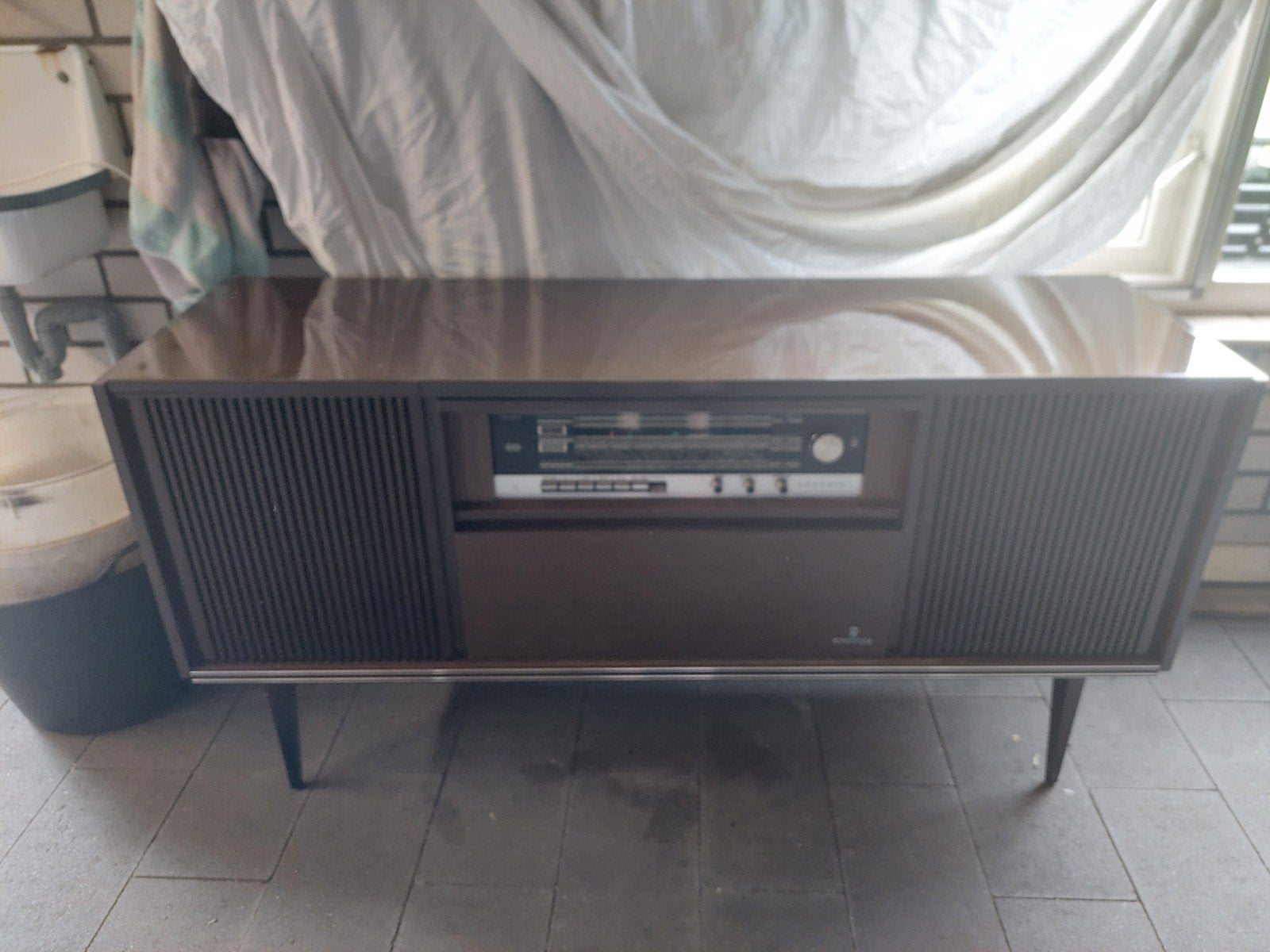 Radiomeubel met platenspeler, Ophalen