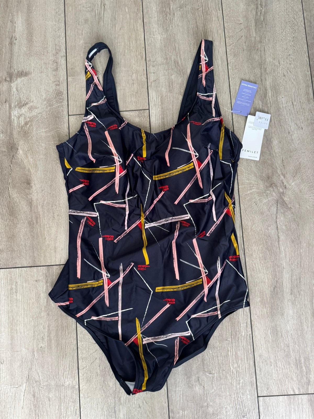 Super mooi nieuw blauw/multi badpak van Femilet  (Maat 50), Nieuw, Badpak, Femilet, Meerkleurig