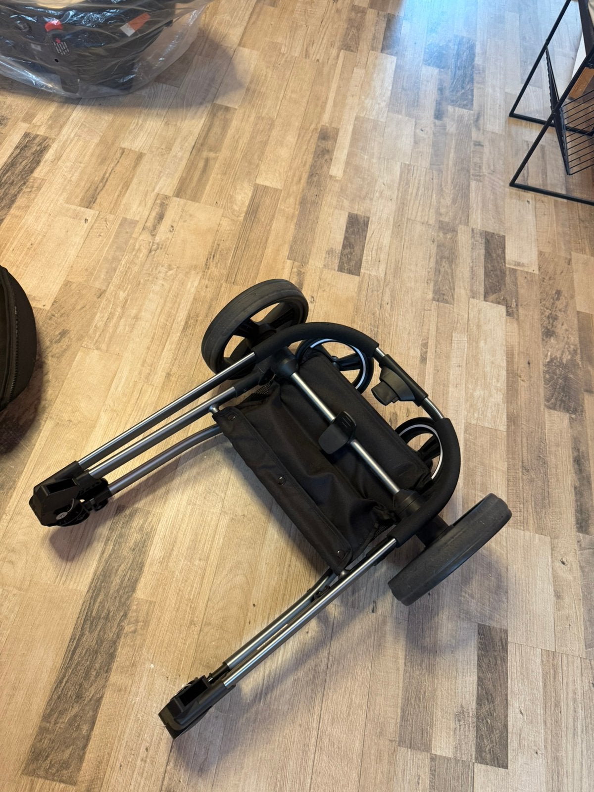 Zwart puck kinderwagen met maxi cosi, Overige merken, Ophalen of Verzenden, Zo goed als nieuw, Combiwagen