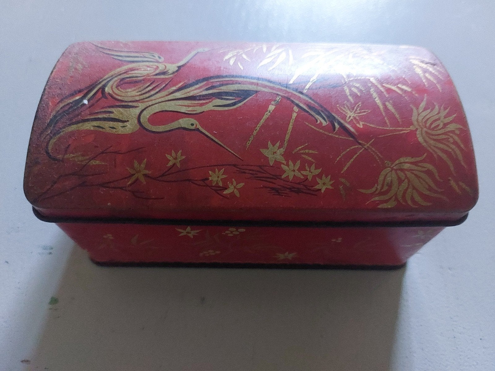 Vintage rood blik met oosterse kraanvogel decoratie, Ophalen of Verzenden