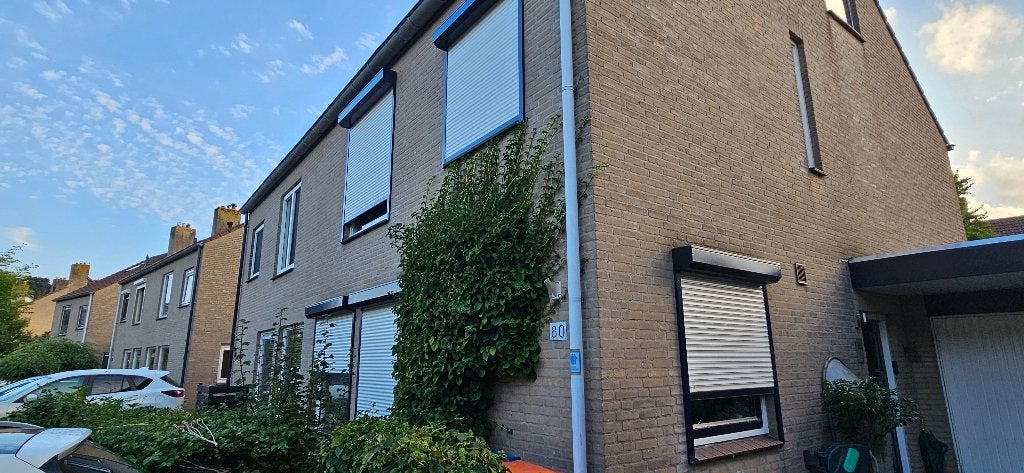 7 rolluiken handbediend 40mm lamel blauwe bak witte lamellen, Doe-het-zelf en Verbouw, Ophalen, Gebruikt, 150 tot 200 cm, Overige kleuren