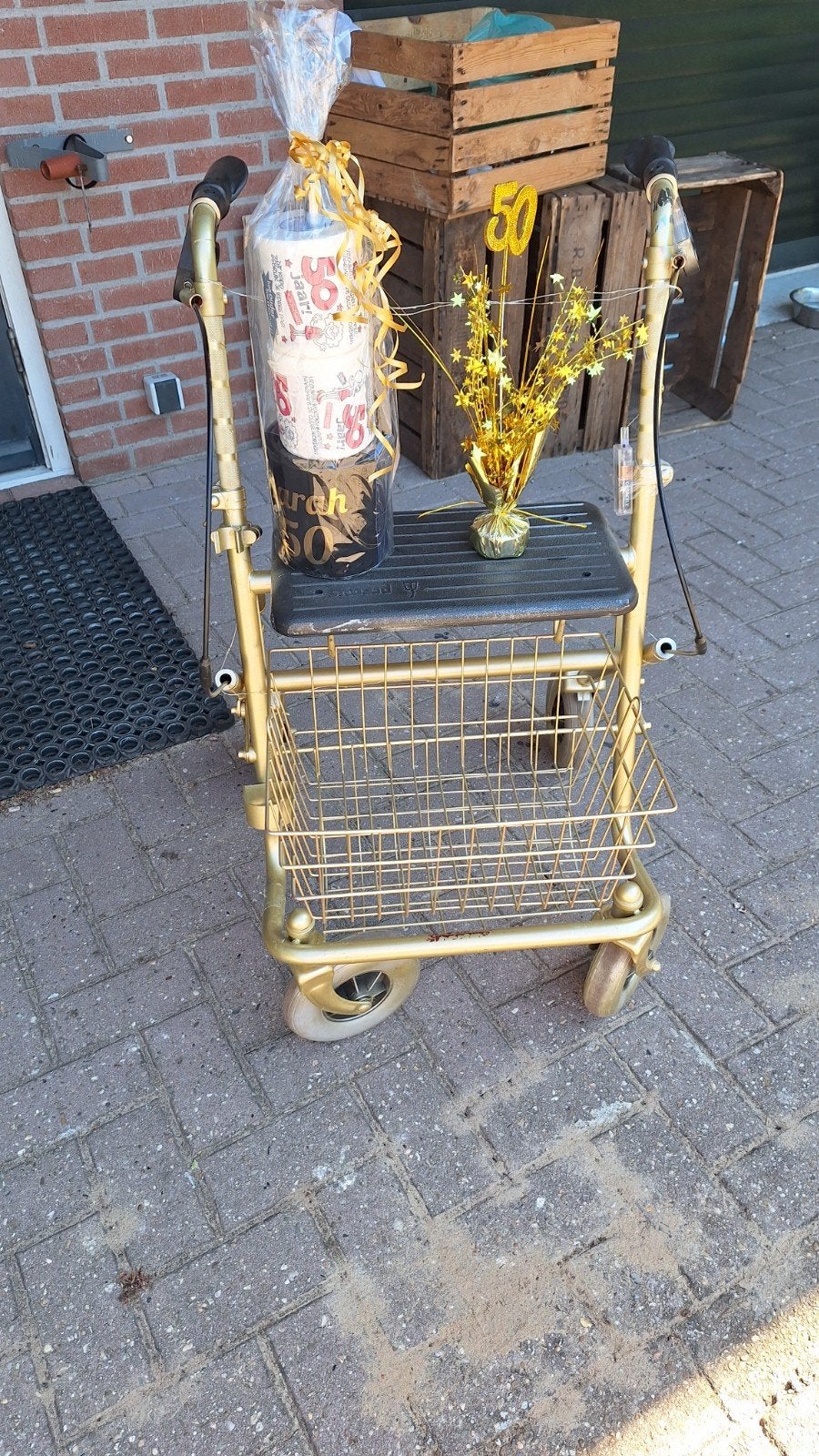 Goud gespoten rollator - Feestversiering Abraham/Sarah, Ophalen