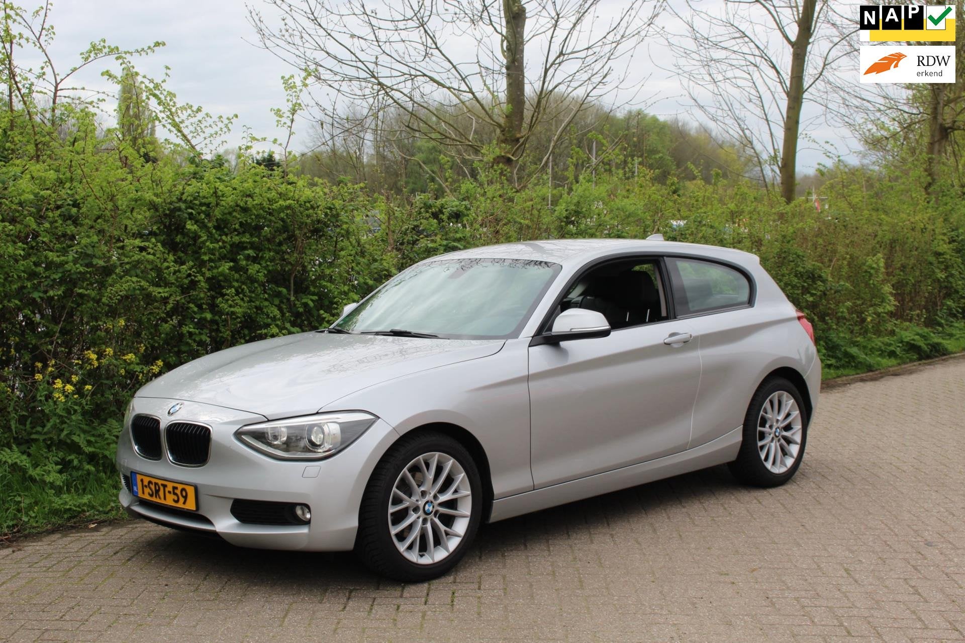 BMW 1-serie 116i Upgrade Edition *Leer *Xenon *Navi
