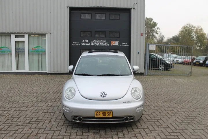 Volkswagen New Beetle 2.0 Highline Automaat, Auto's, Stof, 4 cilinders, 1984 cc, 4 stoelen