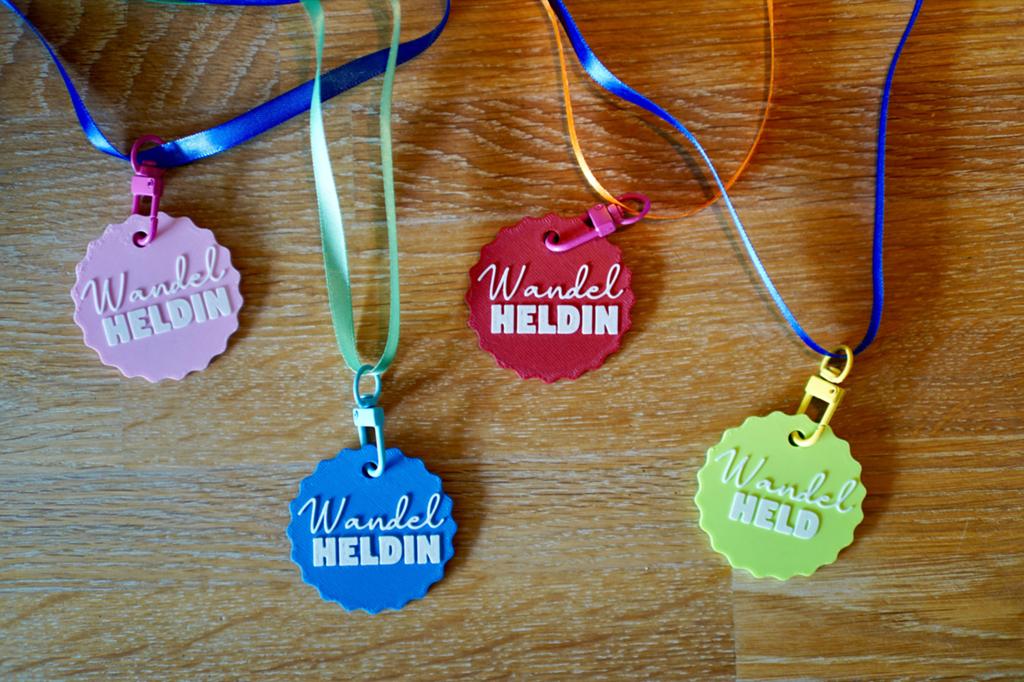 3D Geprinte Wandel Vierdaagse Medaille met Karabijnhaakje en, Ophalen of Verzenden, Overige materialen