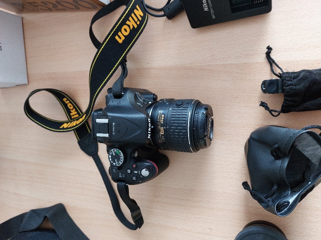 Nikon D5200 18-55 VR kit  z.g.a.n, Ophalen of Verzenden, Zo goed als nieuw, 4 t/m 7 keer, Nikon