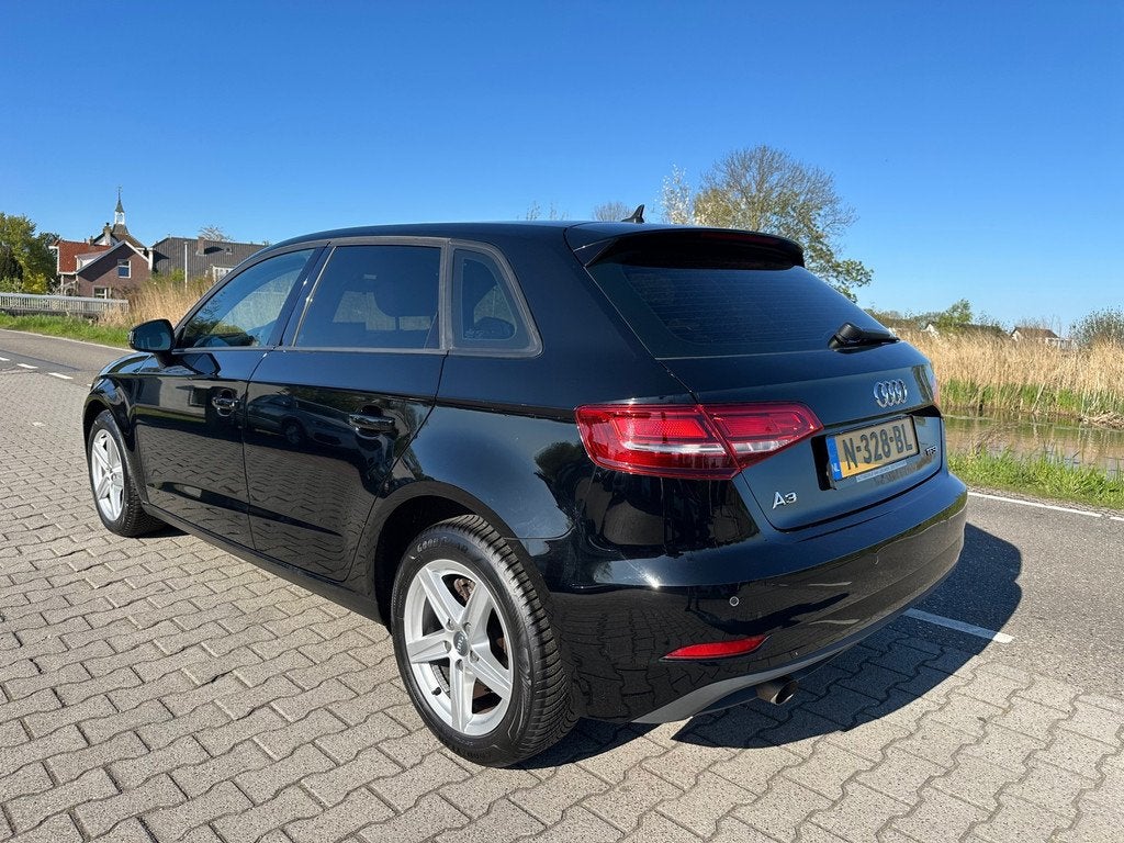 Audi A3 Sportback 1.0 TFSI Design Pro Line, Schuifdak, Trekh, Auto's, Stof, Gebruikt, Met garantie (alle), Zwart