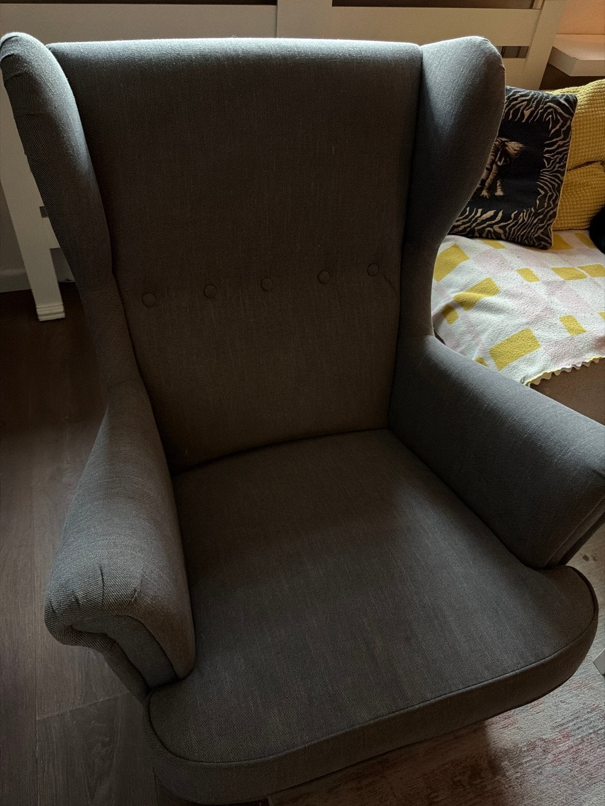 IKEA STRANDMON oorfauteuil - Grijs, Huis en Inrichting, Ophalen, Gebruikt, Stof, 75 tot 100 cm
