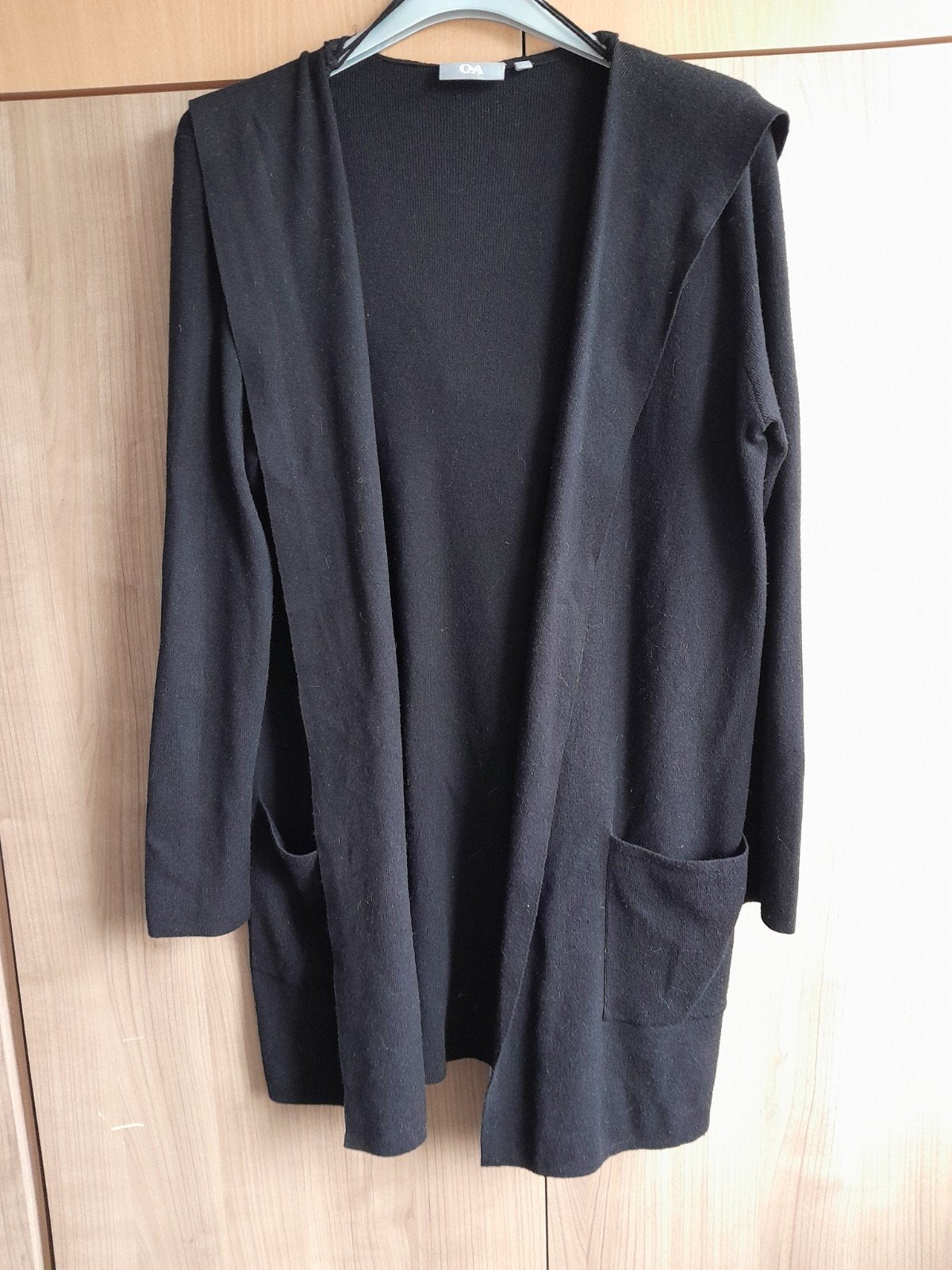 Lang zwart vest met capuchon van C&A maat S, Maat 38/40 (M), Zwart, Ophalen of Verzenden, Gedragen