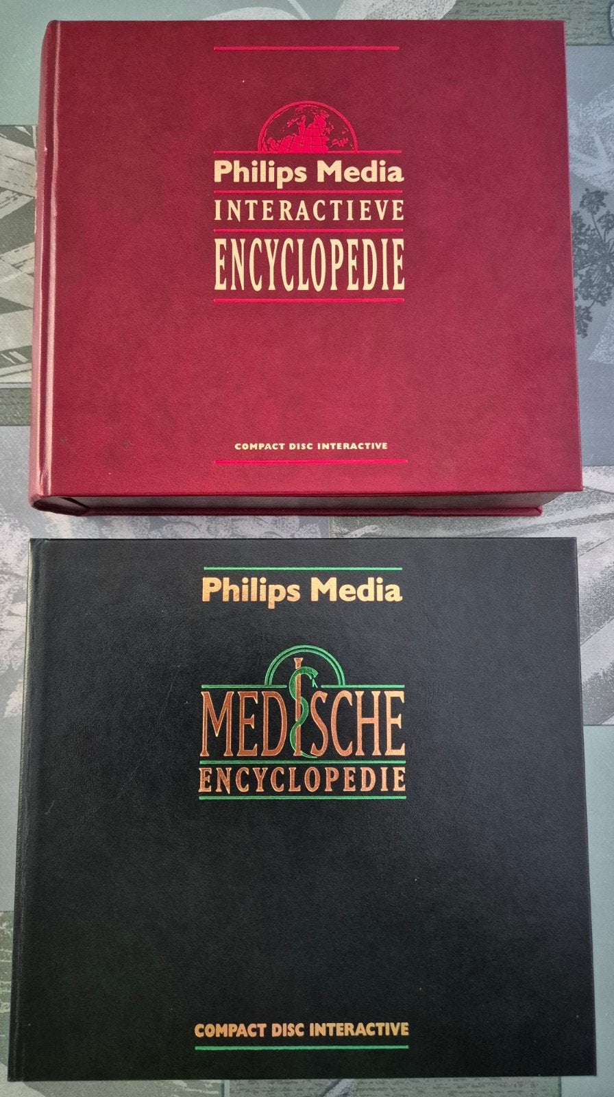 Philips CD-i Interactieve Encyclopedieën Nederlands(2 stuks), Ophalen of Verzenden, Zo goed als nieuw