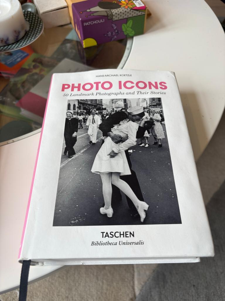 Photo Icons: 50 Landmark Photographs and Their Stories, Ophalen of Verzenden, Zo goed als nieuw, Film- of Tv-bewerking