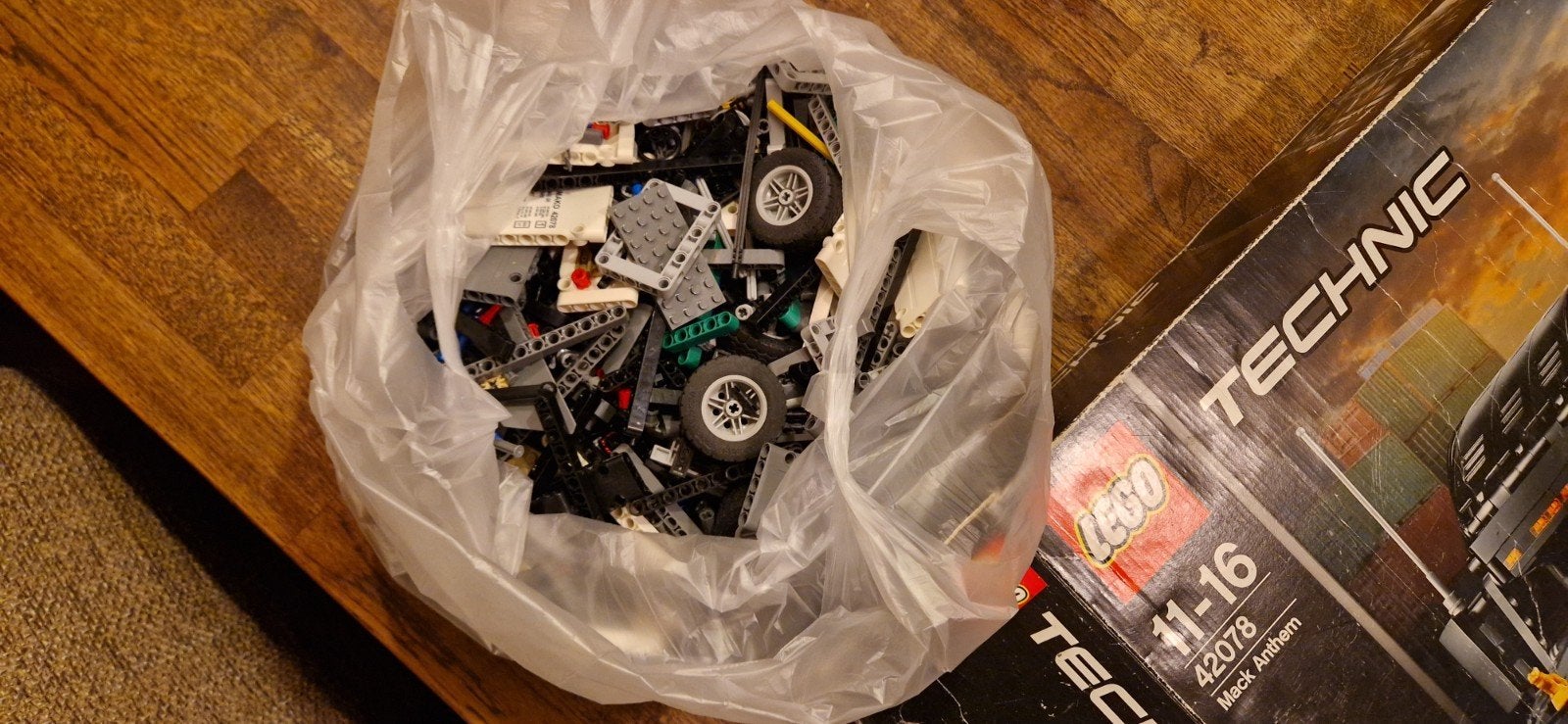 Foto 5 van lego technic mack anthem 42078