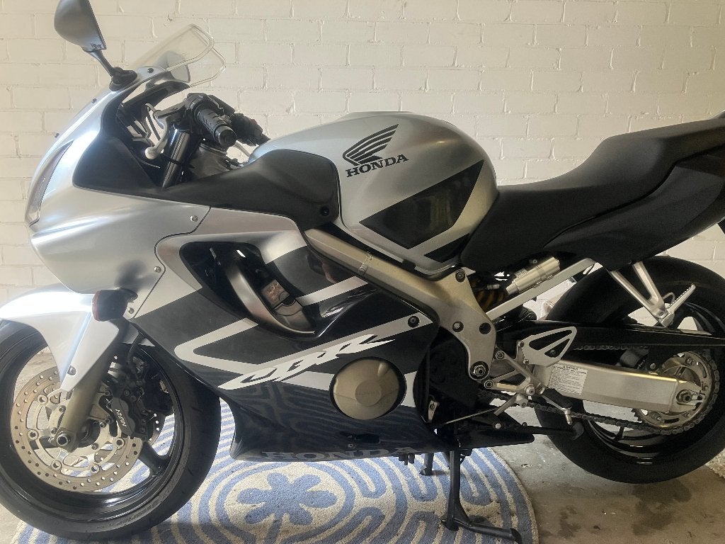 Honda CBR 600 F 2007 | 34.600 km | Zwart/Grijs, Sportuitlaat, Occasion, 4 cilinders, Motorrijbewijs A