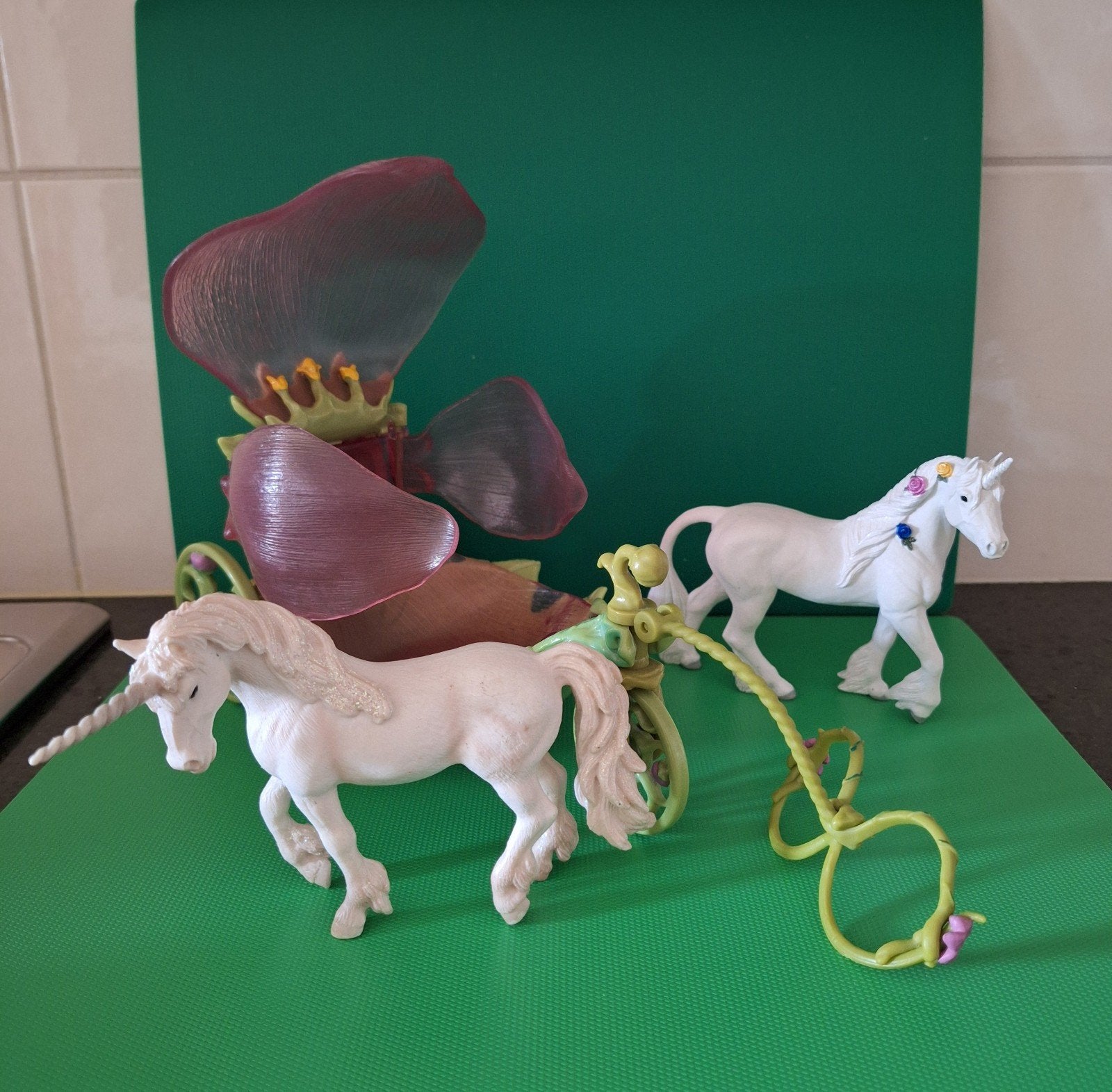 Schleich koets met 2 eenhoorns 1 eenhoorns ander merk, Ophalen of Verzenden, Zo goed als nieuw, Paard, Beeldje of Figuurtje