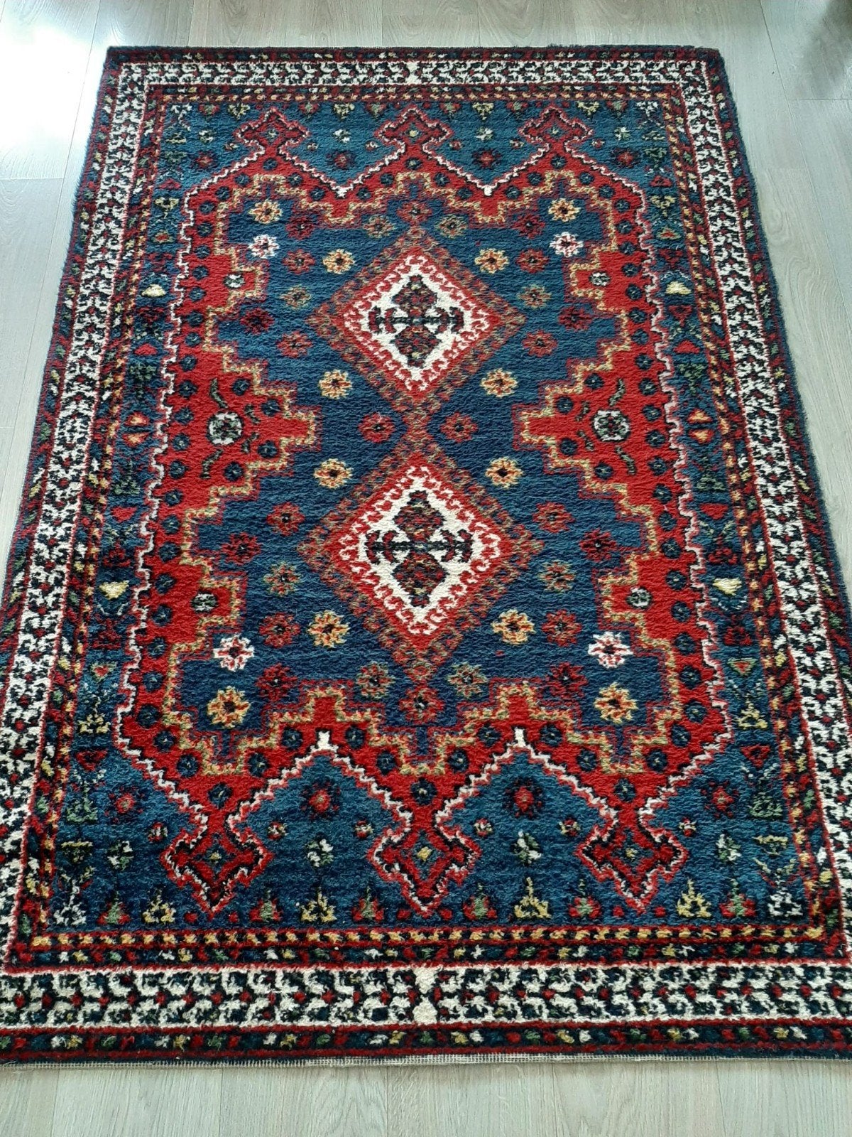 Koriad wollen tapijt - Blauw/Rood, Huis en Inrichting, Stoffering | Tapijten en Kleden, 100 tot 150 cm, Traditioneel, Oosters, Klassiek