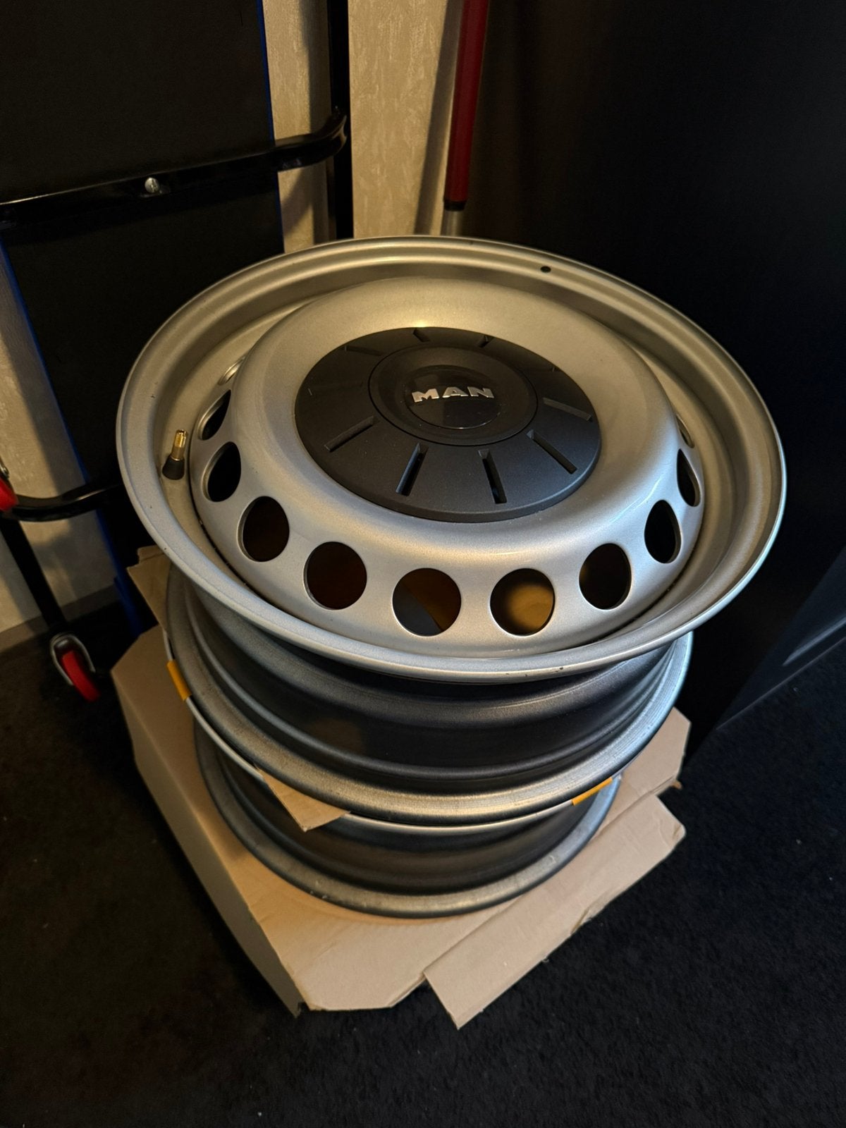4x NIEUWE originele MAN 16 inch stalen velgen – 6x205 – ET60, Ophalen, Geen, Nieuw, Remmen en Aandrijving