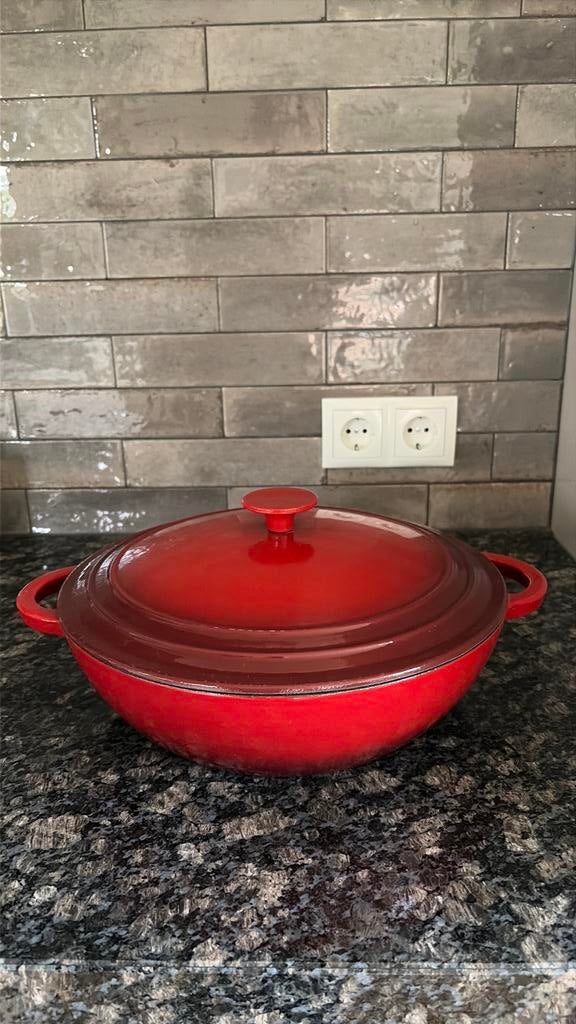 Grote rood geemailleerde gietijzeren pan, Huis en Inrichting, Keuken | Potten en Pannen, Ophalen of Verzenden, Zo goed als nieuw