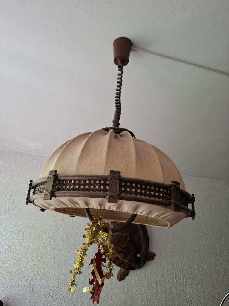 Vintage hanglamp met stoffen kap en houten details, Huis en Inrichting, Lampen | Hanglampen, Ophalen of Verzenden