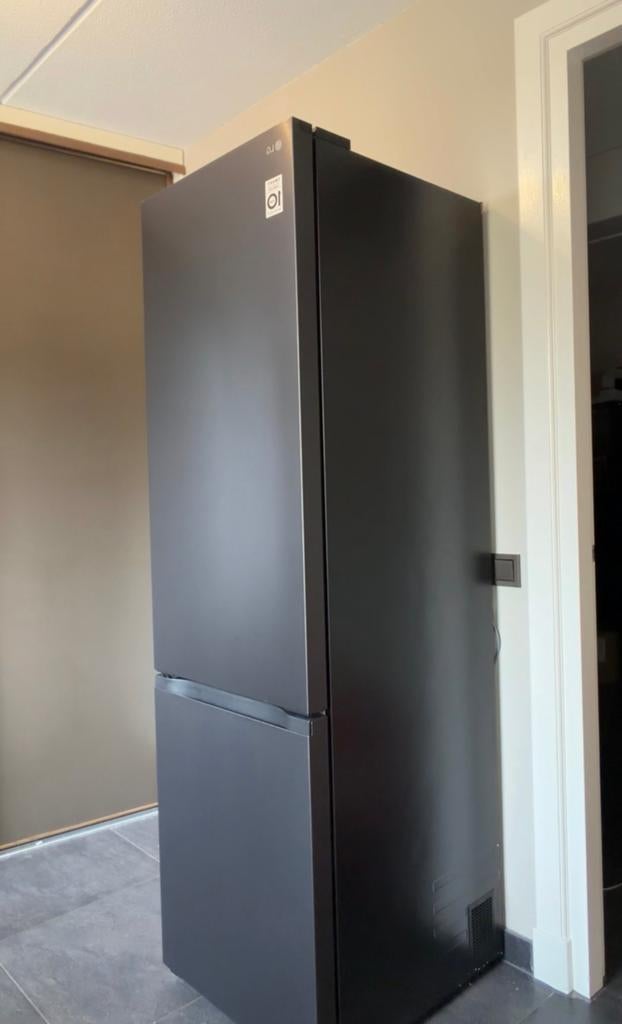 LG KOELKAST, zwart black steel, Witgoed en Apparatuur, Koelkasten en IJskasten, 200 liter of meer, Met aparte vriezer, Nieuw, 45 tot 60 cm