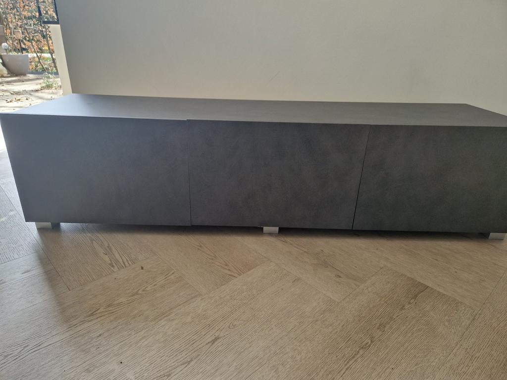 Dressoir/tv-meubel in donkergrijs, Huis en Inrichting, Ophalen, Overige materialen, Gebruikt, Modern, Strak