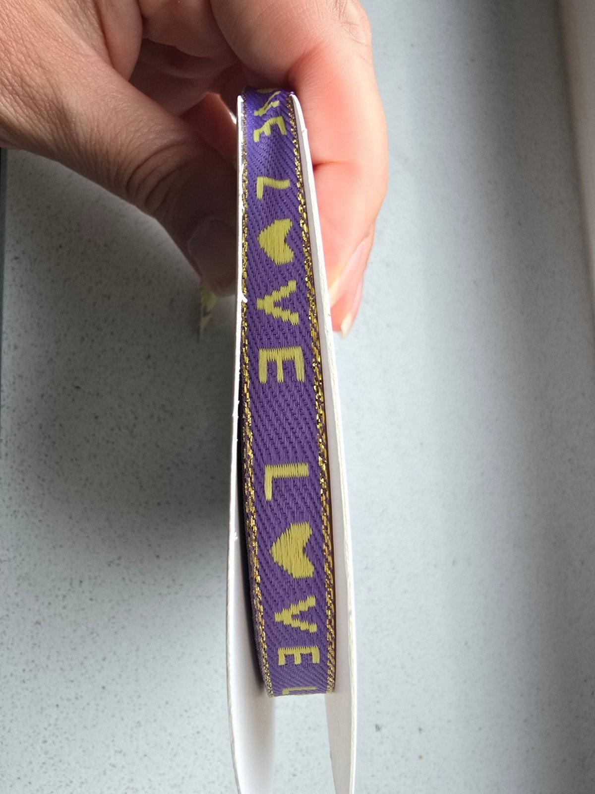 Paars lint met 'LOVE' opdruk - Knutselmateriaal, Overige thema's, Textiel, Nieuw, Ophalen of Verzenden