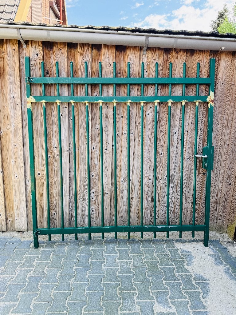 Poort en hekwerk 196 cm hoog, Ophalen, Met poort, Gebruikt, Spijlenhekwerk
